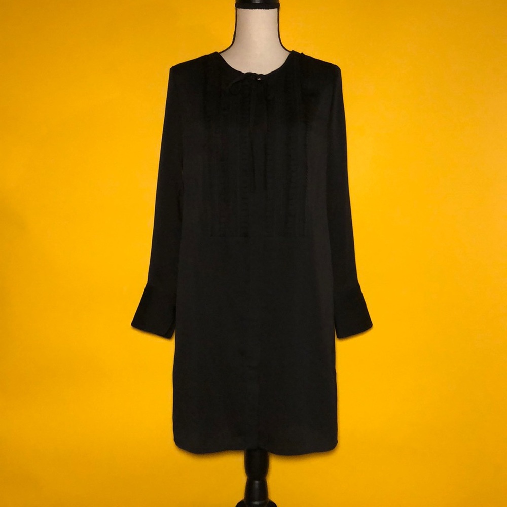 Banana Republic open front long sleeve above the knee dress - Picture 2 of 9